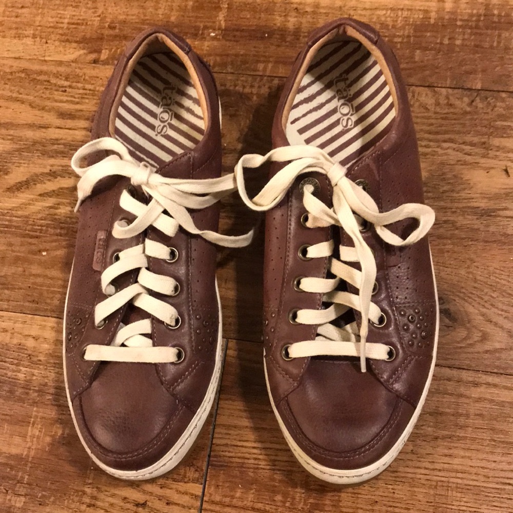 Women’s Taos sneakers size 9